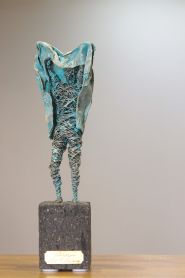 Sculptuur getiteld "Cloth (23x8x5 0.6kg…" door Karen Axikyan, Origineel Kunstwerk, Metalen