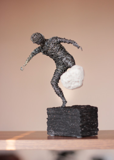 Sculpture titled "Hit 21x18x9 1kg Iro…" by Karen Axikyan, Original Artwork, Metals