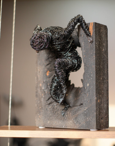 Escultura titulada "Escape (32x21x20 8k…" por Karen Axikyan, Obra de arte original, Metales