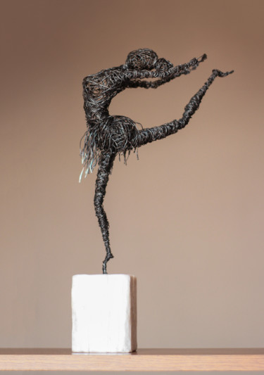 Sculpture titled "Flight (39x17x12 1.…" by Karen Axikyan, Original Artwork, Metals