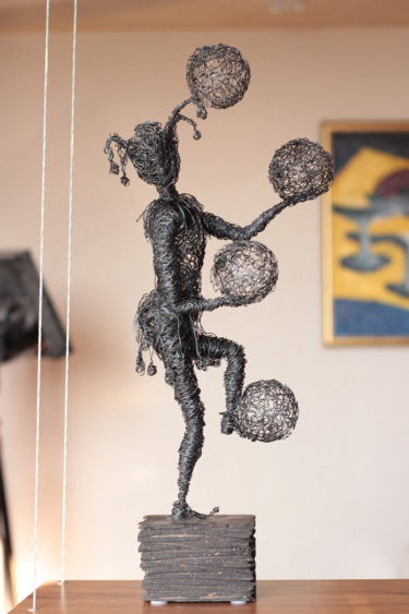 Scultura intitolato "Circus 51x22x14 2.3…" da Karen Axikyan, Opera d'arte originale, Metalli