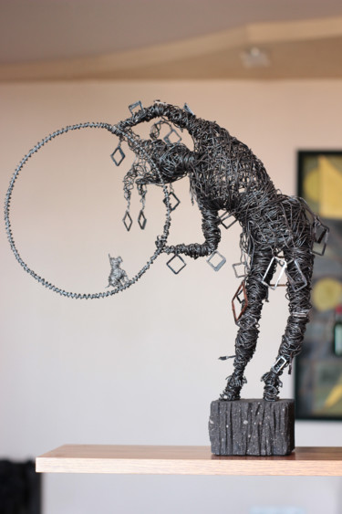 Sculpture intitulée "Doggy 47x40x14 3kg…" par Karen Axikyan, Œuvre d'art originale, Métaux