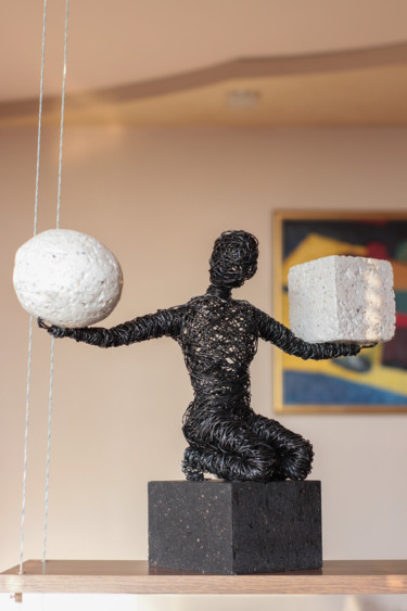 Skulptur mit dem Titel "Equilibrium 37x47x1…" von Karen Axikyan, Original-Kunstwerk, Metalle