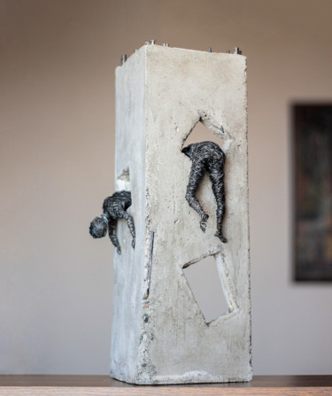 Sculpture intitulée "Exit 45x15x15 8kg I…" par Karen Axikyan, Œuvre d'art originale, Béton