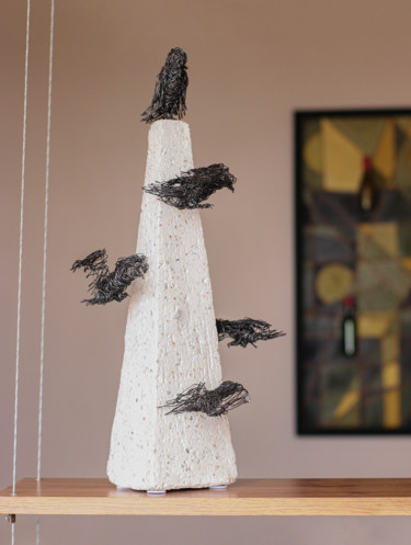 Escultura titulada "Crows 50x15x23 1.7k…" por Karen Axikyan, Obra de arte original, Metales