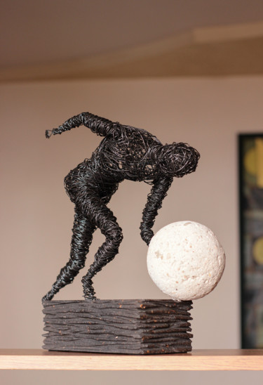 Sculptuur getiteld "Start point 36x33x1…" door Karen Axikyan, Origineel Kunstwerk, Metalen