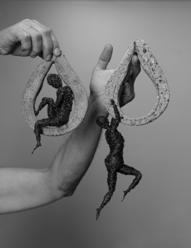 Escultura titulada "Drops 22x14x7 0.7kg…" por Karen Axikyan, Obra de arte original, Hormigón