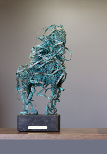 Escultura intitulada "The rider 33x18x10…" por Karen Axikyan, Obras de arte originais, Metais
