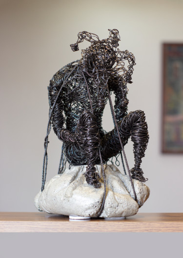 Скульптура под названием "Forbidden smile 31x…" - Karen Axikyan, Подлинное произведение искусства, бетон