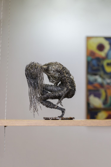 Skulptur mit dem Titel "Distress 21x19x13 1…" von Karen Axikyan, Original-Kunstwerk, Metalle