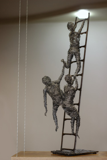 Sculpture intitulée "A difficult ascent…" par Karen Axikyan, Œuvre d'art originale, Métaux