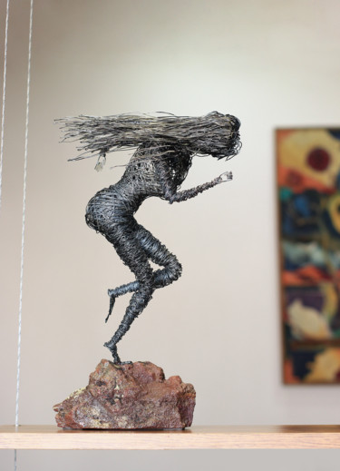 Skulptur mit dem Titel "Ahead of the wind (…" von Karen Axikyan, Original-Kunstwerk, Metalle