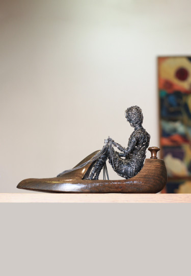 Sculptuur getiteld "Race (18x31x12 1kg…" door Karen Axikyan, Origineel Kunstwerk, Metalen