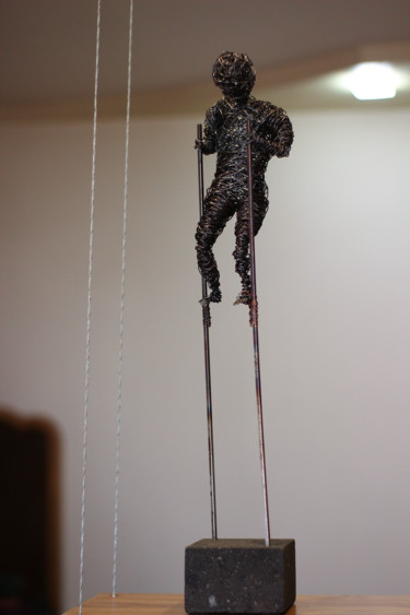 Skulptur mit dem Titel "Isolation (60x10x10…" von Karen Axikyan, Original-Kunstwerk, Metalle