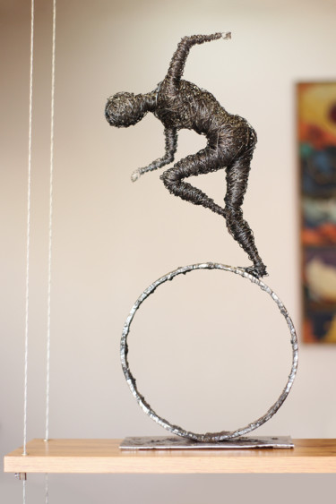 Skulptur mit dem Titel "Endless run (50x22x…" von Karen Axikyan, Original-Kunstwerk, Metalle
