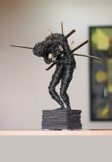 Sculpture intitulée "Overcoming pain (40…" par Karen Axikyan, Œuvre d'art originale, Métaux