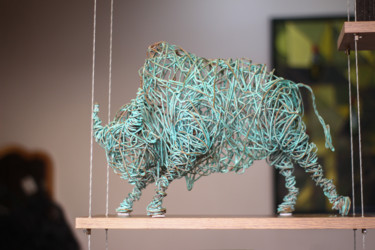 Escultura intitulada "Bull (32x22x45 3.6k…" por Karen Axikyan, Obras de arte originais, Metais
