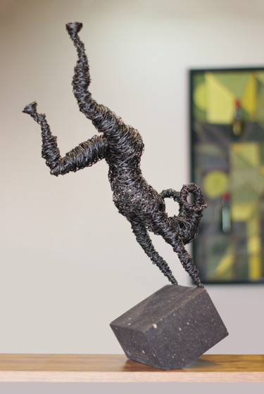 Sculptuur getiteld "Resistance (55x14x3…" door Karen Axikyan, Origineel Kunstwerk, Metalen