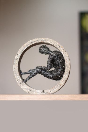 Skulptur mit dem Titel "Vacuum-1 (20x19x8 1…" von Karen Axikyan, Original-Kunstwerk, Beton