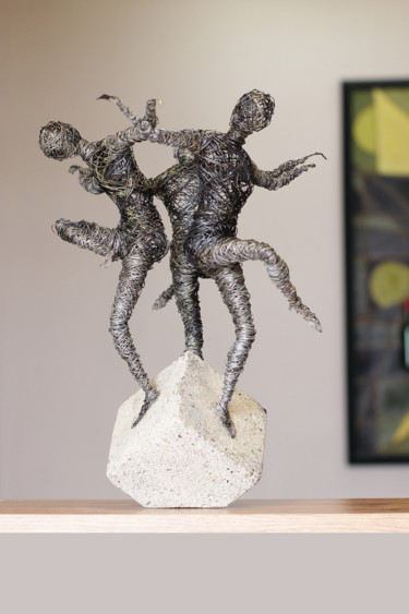 「''Berd'' dance (38x…」というタイトルの彫刻 Karen Axikyanによって, オリジナルのアートワーク, コンクリート