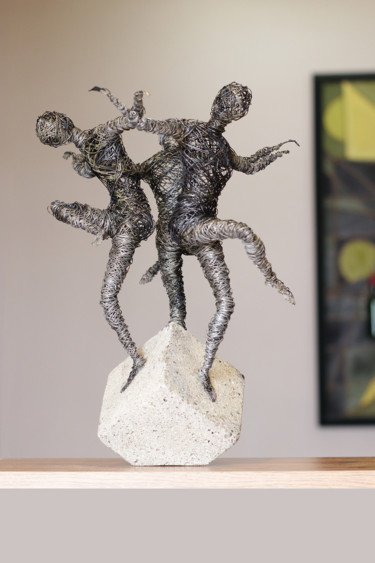 ''Berd'' dance (38x35x35 3.1kg iron, concrete) Sculpture intitulée "''Berd'' dance (38x…" par Karen Axikyan, Œuvre d'art originale, Béton