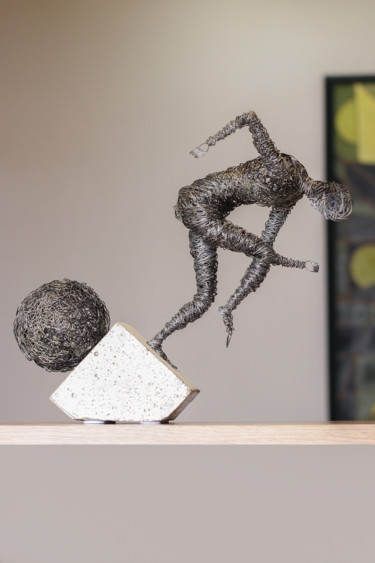 Sculpture intitulée "Competition (31x11x…" par Karen Axikyan, Œuvre d'art originale, Béton