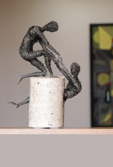 Sculpture intitulée "Help (35x25x12 2.8k…" par Karen Axikyan, Œuvre d'art originale, Béton