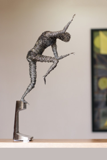 Rzeźba zatytułowany „Jump (40x13x21 1.5k…” autorstwa Karen Axikyan, Oryginalna praca, Metale