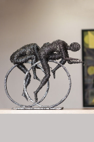 Stubborn struggle (33x42x15 3.7kg iron) Sculpture intitulée "Stubborn struggle (…" par Karen Axikyan, Œuvre d'art originale, Métaux