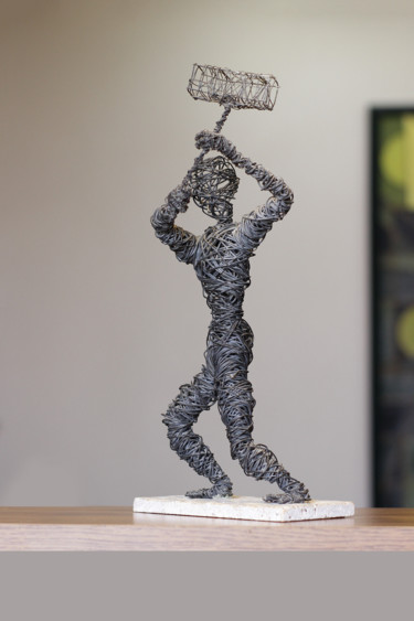 Escultura titulada "Struggle (25x15x12…" por Karen Axikyan, Obra de arte original, Piedra