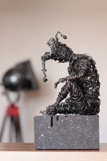 Скульптура под названием "After work (26x13x1…" - Karen Axikyan, Подлинное произведение искусства, Металлы
