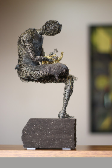 Sculpture intitulée "Me and the elephant…" par Karen Axikyan, Œuvre d'art originale, Métaux