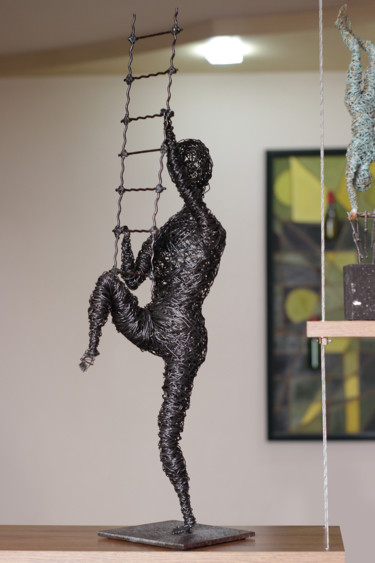 To the skies (65x17x15 2.7kg iron) Escultura titulada "To the skies (65x17…" por Karen Axikyan, Obra de arte original, Metales