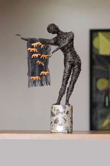 Poacher (37x23x8 1.3kg iron, concrete, wood) Sculpture intitulée "Poacher (37x23x8 1.…" par Karen Axikyan, Œuvre d'art originale, Bois
