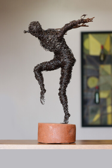Soaring (46x17x37 3.2kg iron, tufa) Скульптура под названием "Soaring (46x17x37 3…" - Karen Axikyan, Подлинное произведение искусства, Металлы