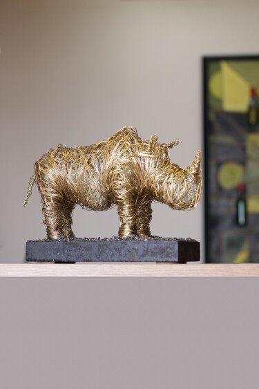 Skulptur mit dem Titel "Golden rhino (20x30…" von Karen Axikyan, Original-Kunstwerk, Metalle