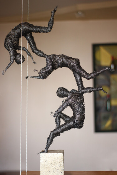 Escultura titulada "Mess (75x45x18 4.7k…" por Karen Axikyan, Obra de arte original, Hormigón