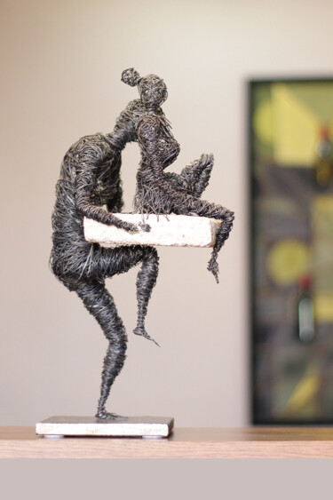 Escultura titulada "Gentleman (36x18x15…" por Karen Axikyan, Obra de arte original, Metales