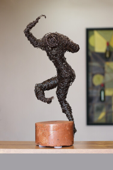 Скульптура под названием "Whirlpool (45x22x20…" - Karen Axikyan, Подлинное произведение искусства, Металлы