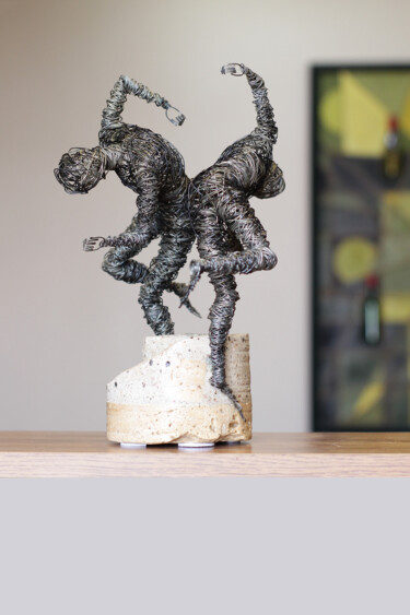 Скульптура под названием "Wind (30x22x18cm 2.…" - Karen Axikyan, Подлинное произведение искусства, бетон