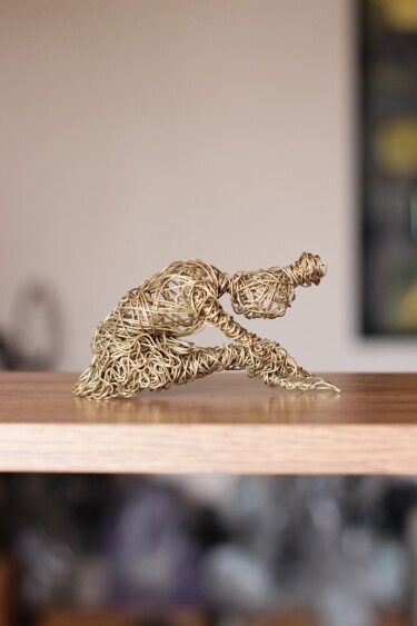 Sculpture intitulée "Ballerina (12x6x5cm…" par Karen Axikyan, Œuvre d'art originale, Métaux