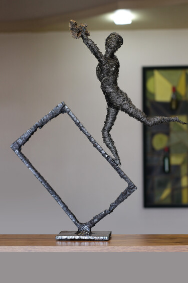 Skulptur mit dem Titel "Meteor hunter (57x4…" von Karen Axikyan, Original-Kunstwerk, Stein
