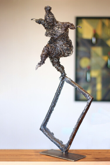 Scultura intitolato "Balance (70x30x18cm…" da Karen Axikyan, Opera d'arte originale, Metalli