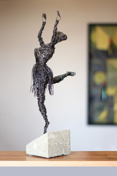 Sculptuur getiteld "Grace (45x20x10cm 1…" door Karen Axikyan, Origineel Kunstwerk, Metalen