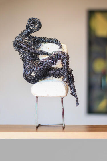 Skulptur mit dem Titel "Thoughts (31x15x16c…" von Karen Axikyan, Original-Kunstwerk, Metalle