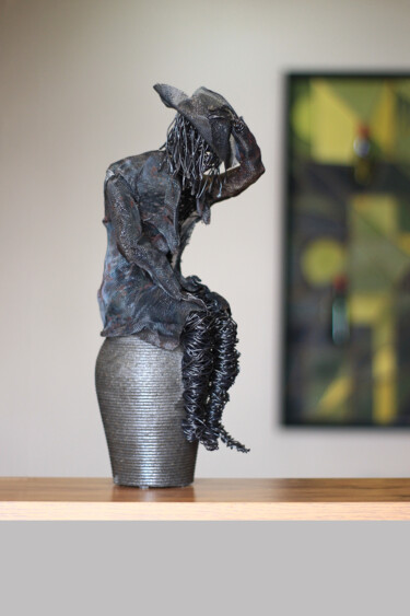 Скульптура под названием "Thoughts (38x15x15c…" - Karen Axikyan, Подлинное произведение искусства, Металлы