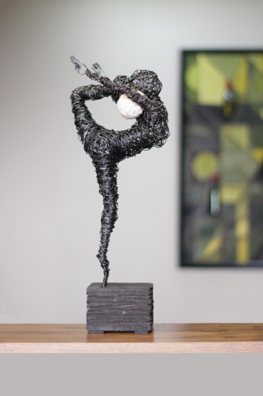 Скульптура под названием "Gracefully 45x17x18…" - Karen Axikyan, Подлинное произведение искусства, Металлы