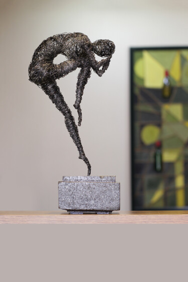 Sculpture intitulée "A storm in the mind…" par Karen Axikyan, Œuvre d'art originale, Fil de fer