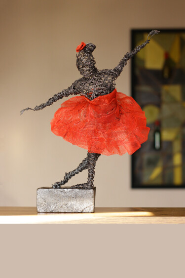 Sculpture titled "Red Swan" by Karen Axikyan, Original Artwork, Wire