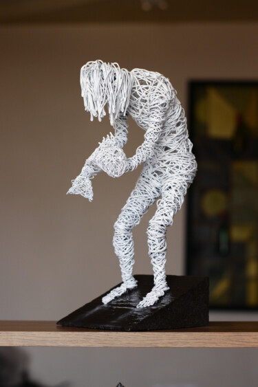 Sculpture intitulée "Frozen dream" par Karen Axikyan, Œuvre d'art originale, Fil de fer